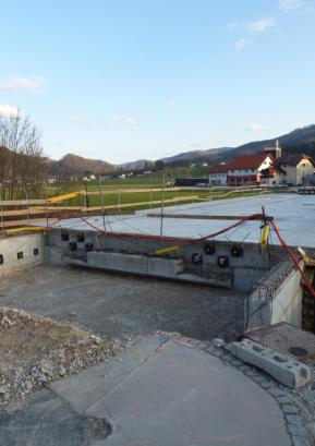 Gradnja novega mostu v Gorenji vasi se bliža koncu. FOTO: JURE FERLAN