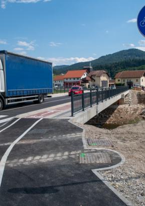 Novi most čez Poljansko Soro v Gorenji vasi FOTO: PRIMOŽ PIČULIN