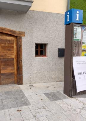 Volišče v Poljanah so iz kulturnega doma prestavili v Šubičevo hišo. FOTO: JURE FERLAN