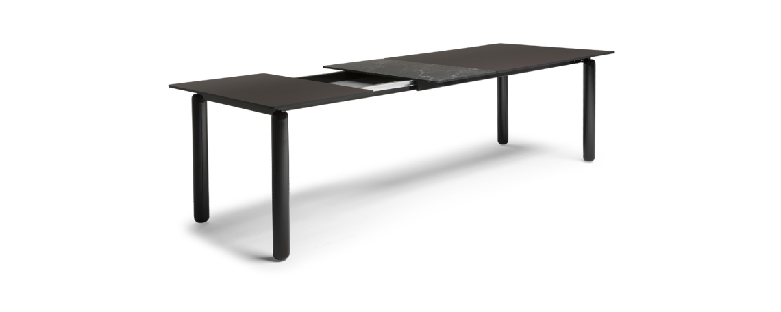 Raztegljiva miza VIRGOLA - Natuzzi s temno keramično ploščo in črnim kovinskim podnožjem