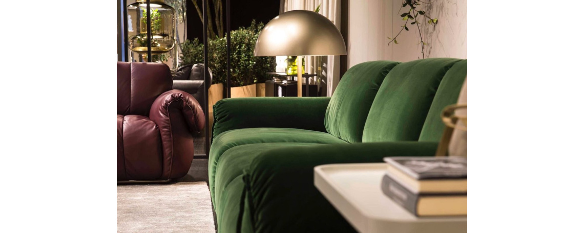 Sedežna garnitura ICON by Michele Menescardi - Natuzzi v zeleni tkanini in vijoličnem tapeciranem usnju
