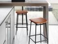 Barski stol FIFTIES - Barski stol FIFTIES z rjavim sediščem in črnimi nogami