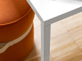 Miza IRON - Miza IRON s kovinsko ploščo in nogami v beli barvi