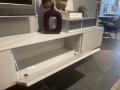 Regal z zaprtimi predali - Regal z zaprtimi predali v beli barvi