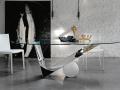 Srebrno kromirano podnožje jedilne mize Valentino X - Usnjeni stoli in steklene mize v jedilnici Cattlena Italia - Maros