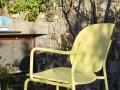 Vrtni stol YO! z rokonaslonom - Rumen vrtni stol YO! z rokonaslonom je prava izbira za vaš prostor pod soncem. Uporabite ga lahko na terasi, vrtu ali balkonu. 