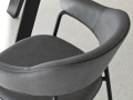 Stol SIGNORINA  - Stol SIGNORINA v sivi barvi s črnim podnožjem