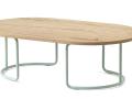 Ovalna klubska miza Trust s ploščo v imitaciji lesa - Ovalna plošča v imitaciji lesa, podnožje klubske mizice kovinsko v mint zeleni barvi 