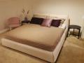 Udobna postelja LUNARE - Udobna postelja LUNARE v svetli barvi s prostorom za shranjevanje