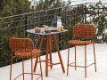 Visoka vrtna miza in barski stoli YO! - Visoka vrtna miza s keramično ploščo in barski stoli YO! s tekstilnim pletenjem oranžni barvi.