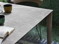 Bronze rjava kombinacija stolov in mize Connubia - Jedilnica v zemeljskih barvah interierja