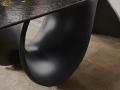 Črno cementno podnožje SEASHELL - Jedilna miza s posebno obliko podnožja, ki spominja na školjko Seashell