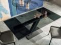 Jedilna miza ZEUS DRIVE - Jedilna miza ZEUS DRIVE s črno stekleno ploščo in s črnim keramičnim podnožjem