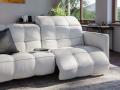 Moderna sedežna garnitura PHILO - Natuzzi Italia - Maros - 10 - Dvosed z električnim mehanizmom, ki omogoča premik naslona za noge in glavo.