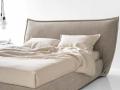 Postelja SOFTLY - Calligaris - Maros -3 - Postelja SOFTLY - Calligaris - Maros -3 v sivi tkanini z lesenimi nogami