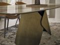 Oxybrass - nov material kolekcije 2023 - Jedilna miza z zlatim podnožjem - CATTELAN ITALIA