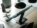 Steklena raztegljiva miza ZEUS - Steklena raztegljiva miza ZEUS s črnim kovinskim podnožjem