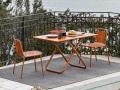 Kovinska stola Easy in zložljiva miza Easy - Stol Easy za uporabo na prostem, izdelan iz barvane kovine, v oranžni barvi 
