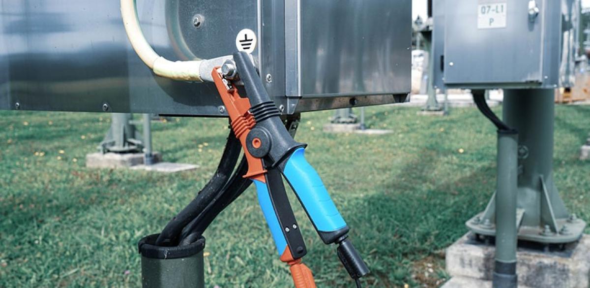 Mains bonding and touch voltages during fault current