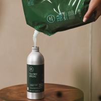 Punjenje Tea Tree Special šampona iz refill vrećice