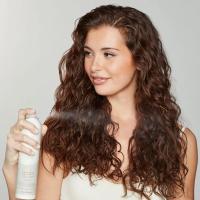 Nanos Awapuhi Wild Ginger Anti-Frizz spreja na kodraste lase