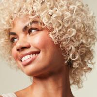 Sijoči blond lasje – profesionalna nega Paul Mitchell