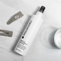 Paul Mitchell Freeze and Shine Super Spray na belem ozadju