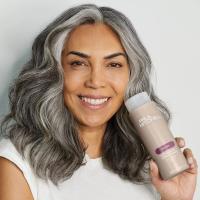 Model z izdelkom Extra Body Conditioner
