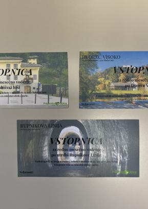 Zavod Poljanska dolina je pripravil posebne vstopnice za redna mesečna vodenja, ki jih je mogoče kupiti vnaprej. FOTO: JURE FERLAN
