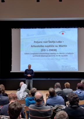 V Hiši kulture v Poljanah so predstavili projekt sanacije arheološkega najdišča sv. Martin. FOTO: JURE FERLAN