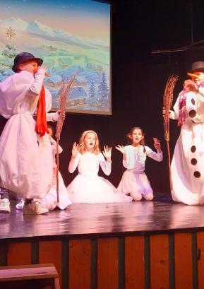 Predstava Izgubljena snežinka FOTO: MILKA BURNIK