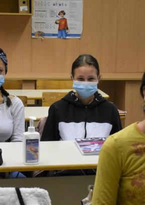 V razredu z maskami in razkužilom Foto: Urban Buh