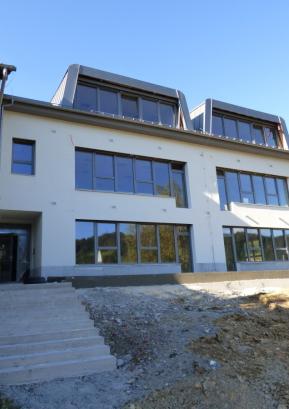 V Poljanah končujejo gradnjo novih prostorov vrtca Agata. FOTO: JURE FERLAN