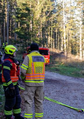 Gasilci vseh gasilskih enot iz občine so tokrat vadili na terenu PGD Javorje. FOTO: KATJA JELOVČAN