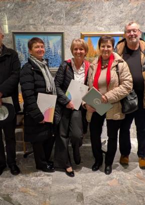Na podelitvi Ažbetovih priznanj (od leve proti desni): mentorica Maja Šubic, Silvo Pivk, Ivica Peternelj, Jana Rojc, Francka Potočnik, Drago Mrdjenović in Srečo Kokalj FOTO: JOŽE ROJC