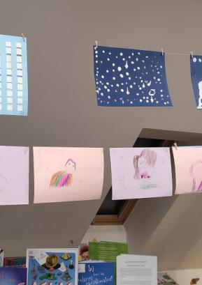 V knjižnici je na ogled razstava slik, ki so jih narisali otroci iz Vrtca Zala iz skupine Mavrice.