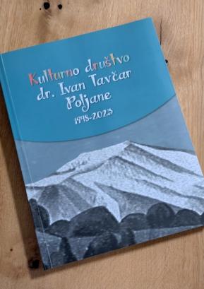 Kulturno društvo dr. Ivan Tavčar Poljane nad Škofjo Loko je ob 75-letnici izdalo obsežen zbornik. FOTO: JURE FERLAN
