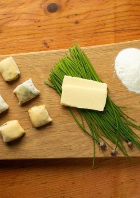 Drobnjakovi štruklji so narejeni iz moke, jajc, soli, drobnjaka in masla. FOTO: BOJAN TAVČAR