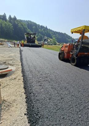 Asfaltiranje ceste v Kopačnici FOTO: ARHIV OBČINE