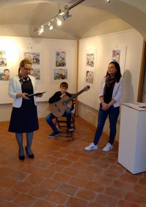 Saša Prosen (desno) v galeriji Šubičeve hiše razstavlja že drugič. FOTO: JURE FERLAN