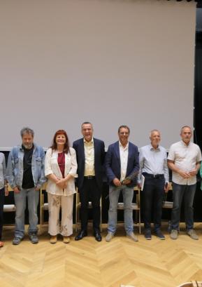Srečali so se nekateri udeleženci dogodka Umetnost mladih Poljanske doline, ki je pred štiridesetimi leti potekal v Poljanah. FOTO: JERNEJ PISK
