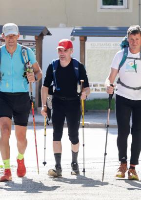 Matjaž Mrak, Janez Cankar in Jože Košir so občinski pohodni krog prehodili v dobrih 21 urah. FOTO: TINA DOKL
