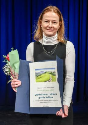 Priznanje je prevzela urednica Vaščana Jerneja Bonča. FOTO: TINA DOKL