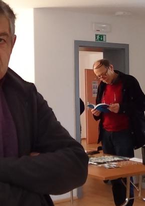 Dušan Škrlep je na predavanju v Srečevalnici v Kranju pritegnil pozornost občinstva. FOTO: OSEBNI ARHIV