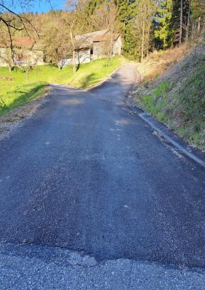 Cesta pri Poklarju FOTO: PETER PETERNEL