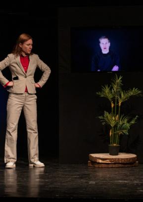 Zgodbo o Krpanu so v predstavi Martin Krpan 2.0 prestavili v sodobni čas. FOTO: JASMINA KACIN