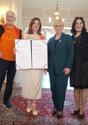 Ekipa Društva Šola zdravja s predsednico Natašo Pirc Musar: levo Bogdan Martinčič, ob njem predsednica društva Zdenka Kavčič in skrajno desno medijska promotorica Neda Galijaš FOTO: ARHIV DRUŠTVA