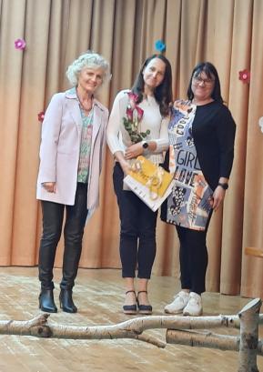 Jelka Čadež (v sredini), dobitnica priznanja DUPŠ za leto 2024 Foto: MILKA BURNIK