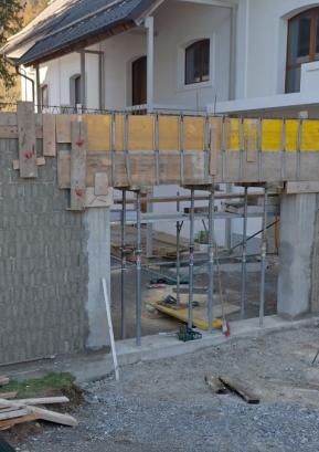 Po zaključku del v notranjosti objekta zdaj poteka še obnova dvorišča. FOTO: JURE FERLAN