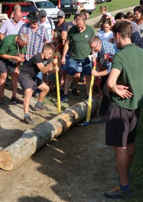 Tekmovanje v pajsanju hloda FOTO: HERMINA JELOVčAN
